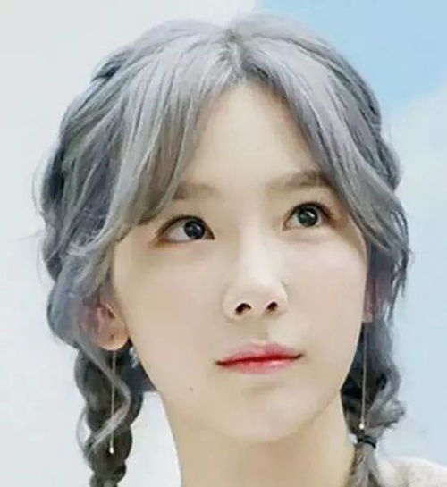 个性少女风随意切换 解锁最流行的发色灵感，尽在青木信息